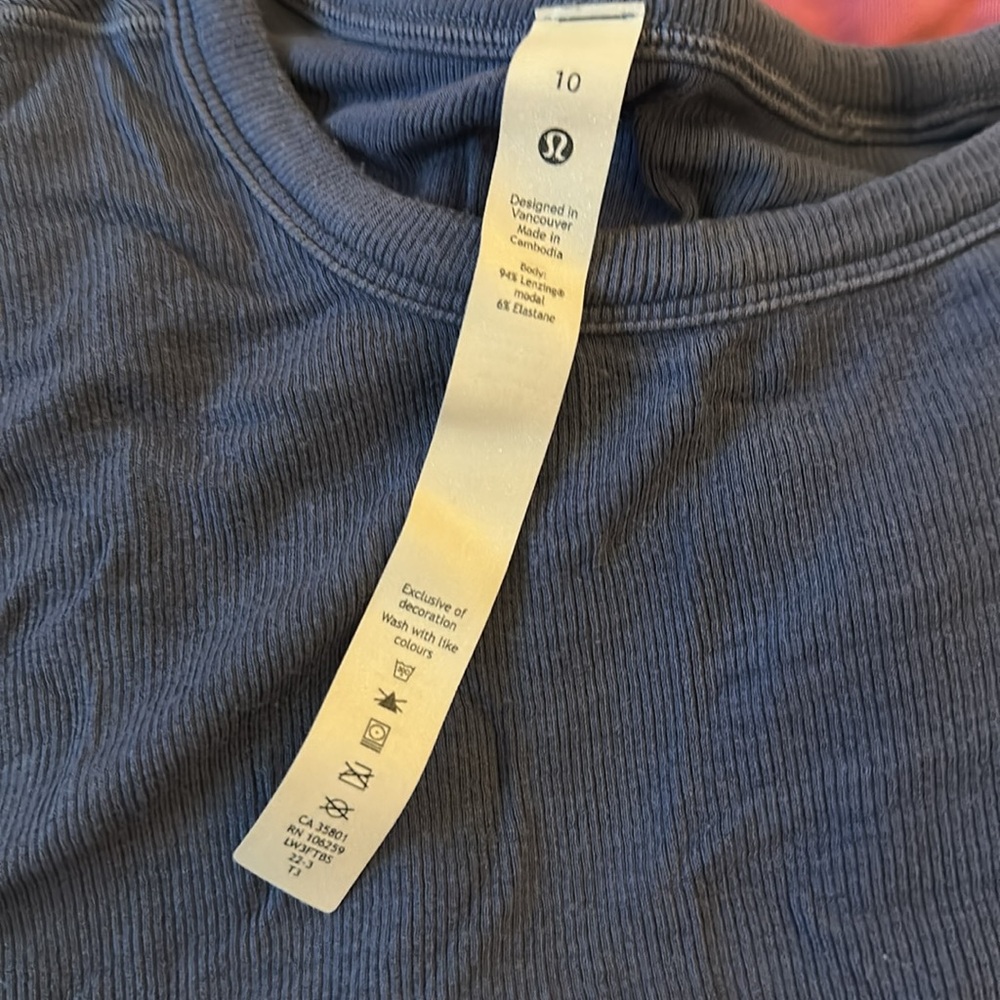 lululemon athletica short Sleeve Tees in Pink and Blue - Picture 3 of 3